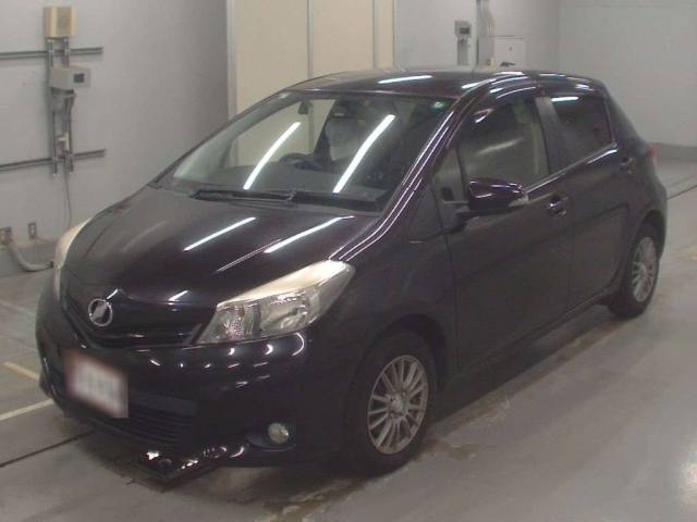 TOYOTA VITZ 2013