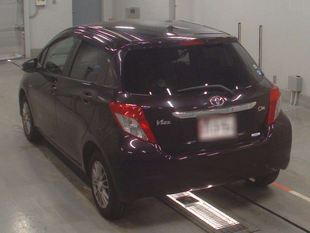 TOYOTA VITZ 2013