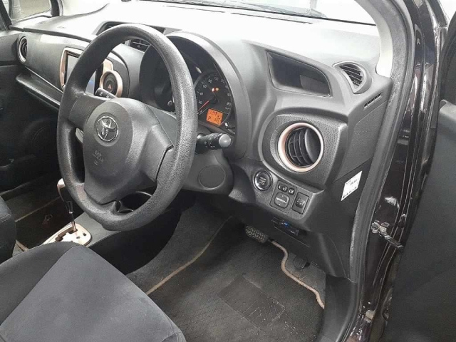 TOYOTA VITZ 2013