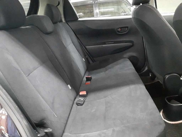 TOYOTA VITZ 2013