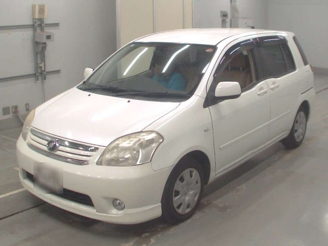 TOYOTA RAUM 2010