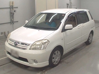 TOYOTA RAUM 2010