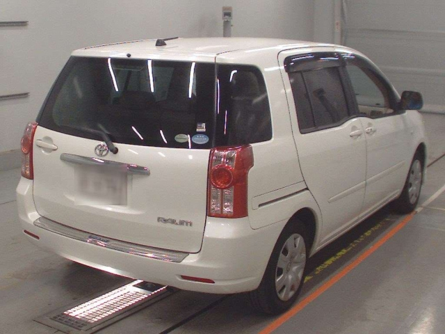 TOYOTA RAUM 2010