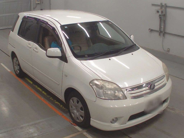 TOYOTA RAUM 2010