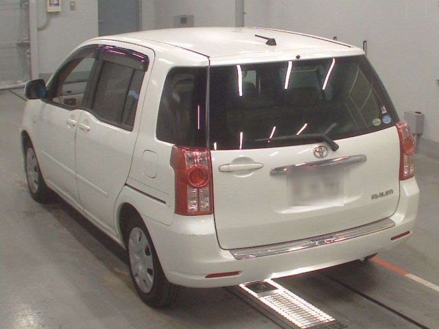 TOYOTA RAUM 2010