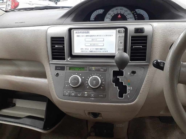 TOYOTA RAUM 2010