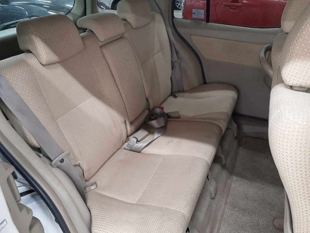 TOYOTA RAUM 2010