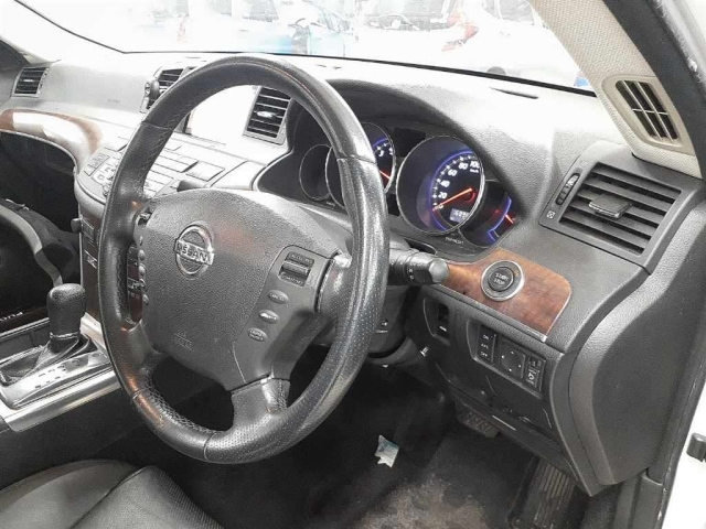 NISSAN FUGA 2009
