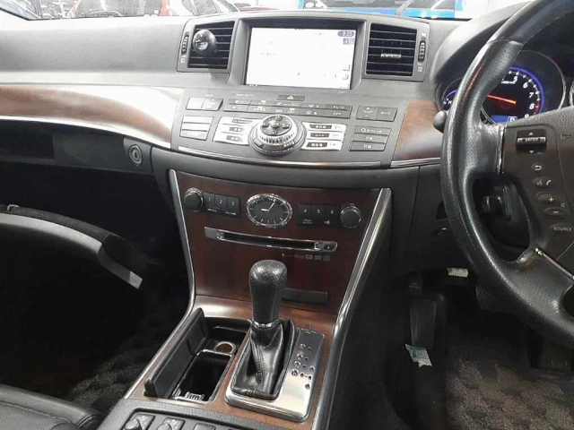 NISSAN FUGA 2009