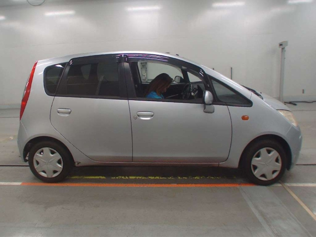 MITSUBISHI COLT 2010
