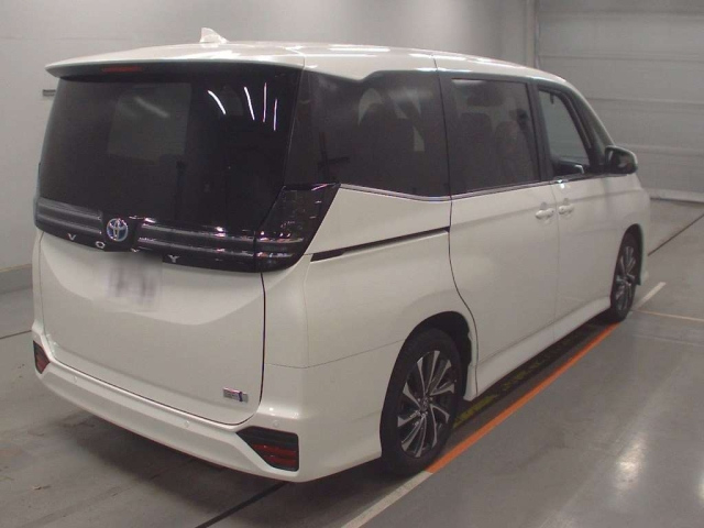 TOYOTA VOXY 2025