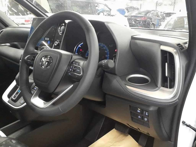 TOYOTA VOXY 2025