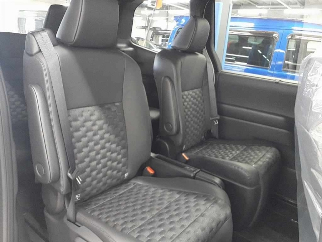 TOYOTA VOXY 2025