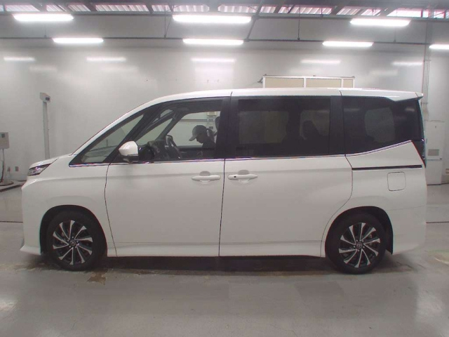 TOYOTA VOXY 2025