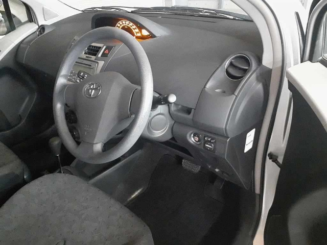 TOYOTA VITZ 2008