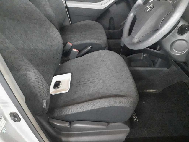 TOYOTA VITZ 2008