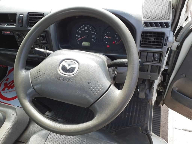 MAZDA BONGO 2011