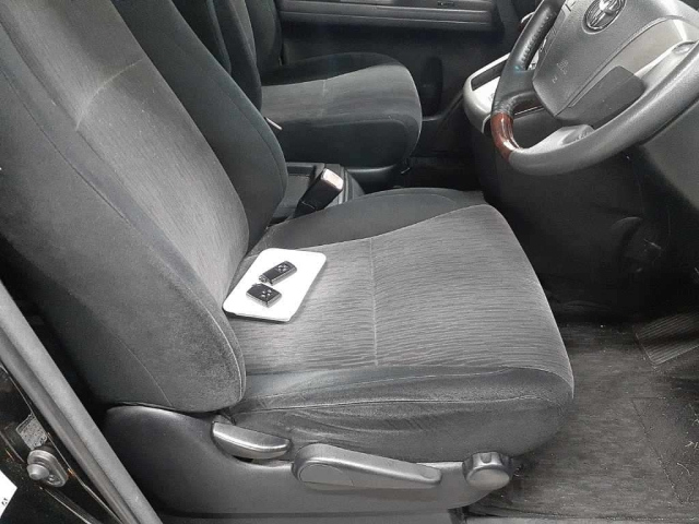 TOYOTA VELLFIRE 2013