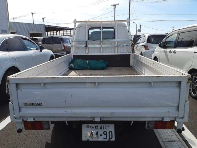 MAZDA BONGO 2011