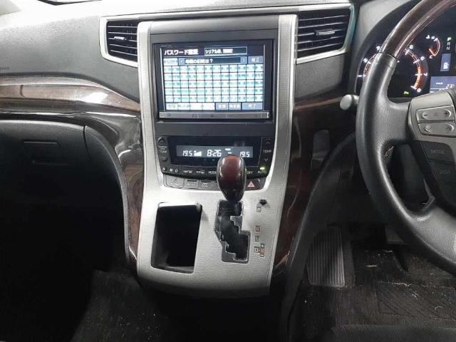 TOYOTA VELLFIRE 2013