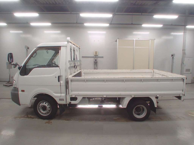 MAZDA BONGO 2011
