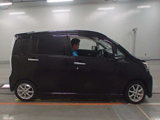 DAIHATSU MOVE 2014