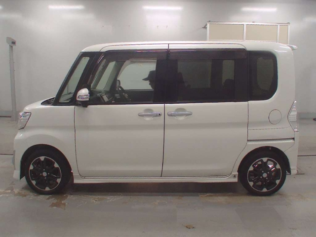 DAIHATSU TANTO 2014