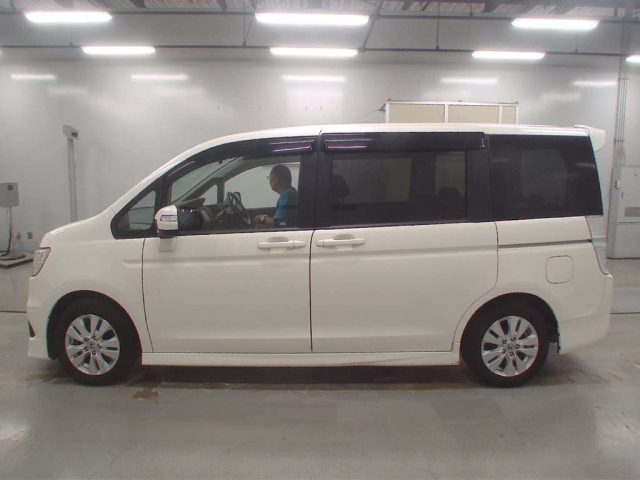 HONDA STEP WAGON 2010