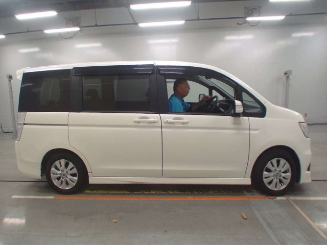 HONDA STEP WAGON 2010