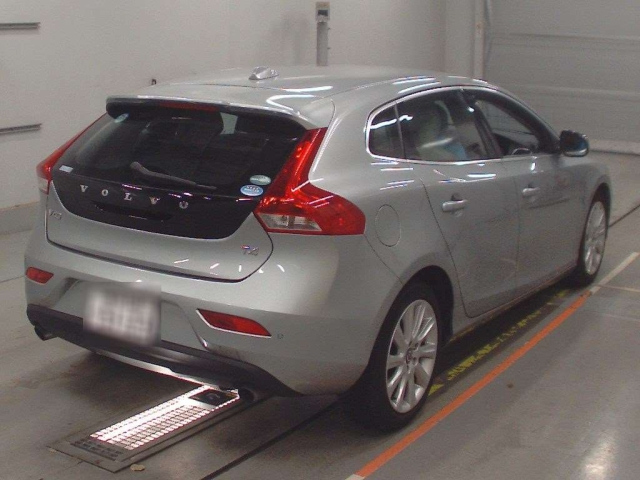 VOLVO V40 2013
