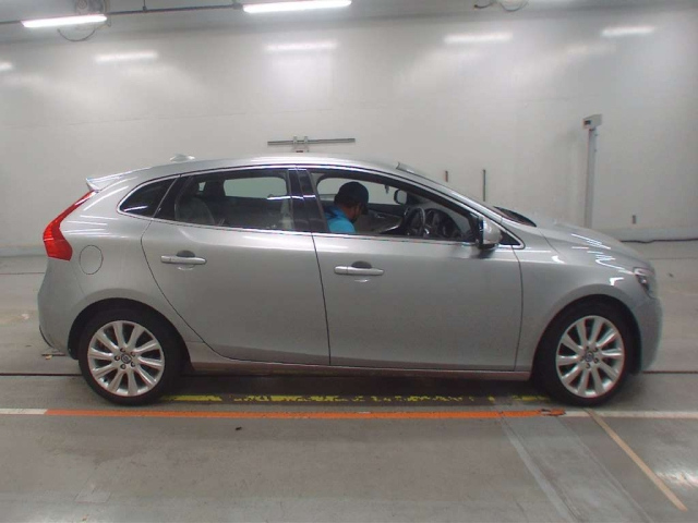 VOLVO V40 2013