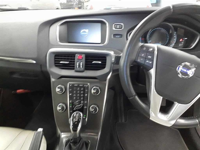 VOLVO V40 2013
