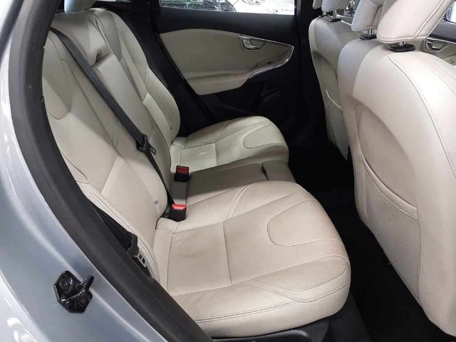 VOLVO V40 2013