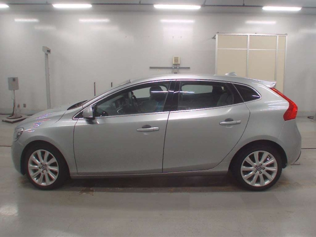 VOLVO V40 2013