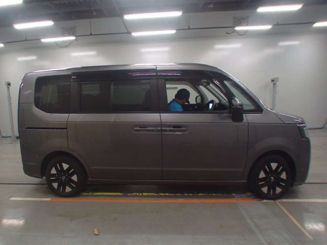 HONDA STEP WAGON 2022