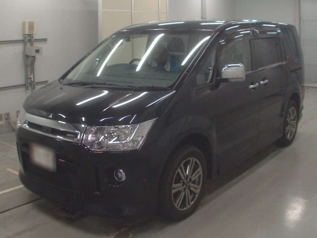 MITSUBISHI DELICA D5 2011