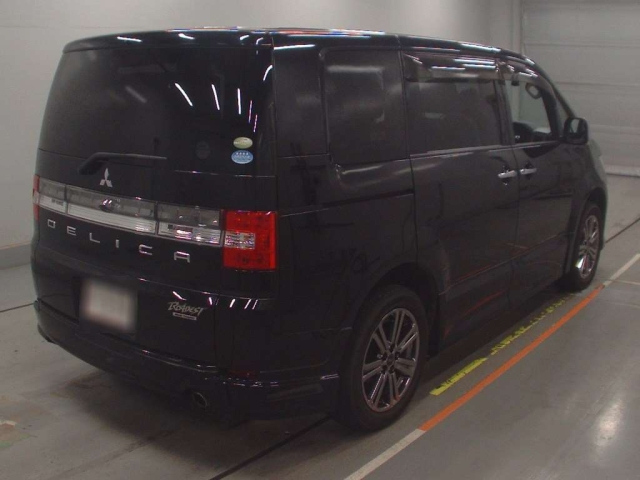 MITSUBISHI DELICA D5 2011