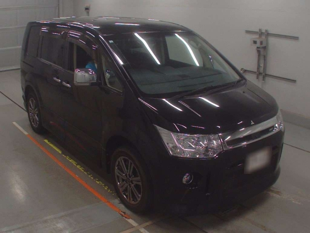 MITSUBISHI DELICA D5 2011