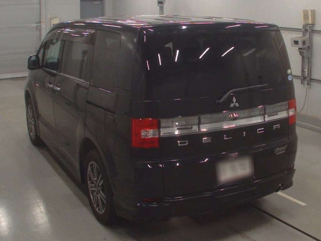 MITSUBISHI DELICA D5 2011