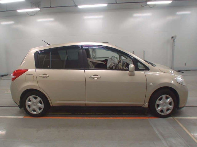 NISSAN TIIDA 2009