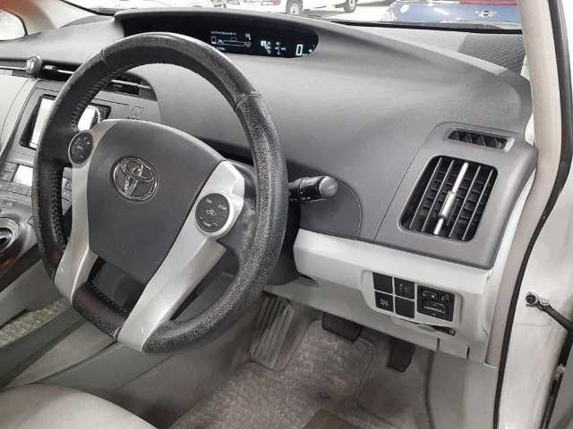 TOYOTA PRIUS 2011