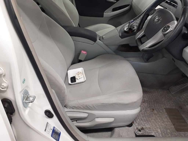TOYOTA PRIUS 2011