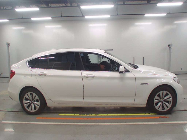 BMW 5 SERIES 2010