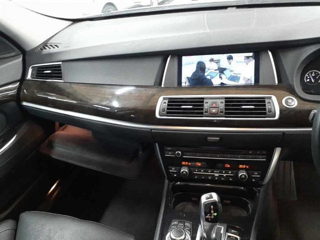 BMW 5 SERIES 2010