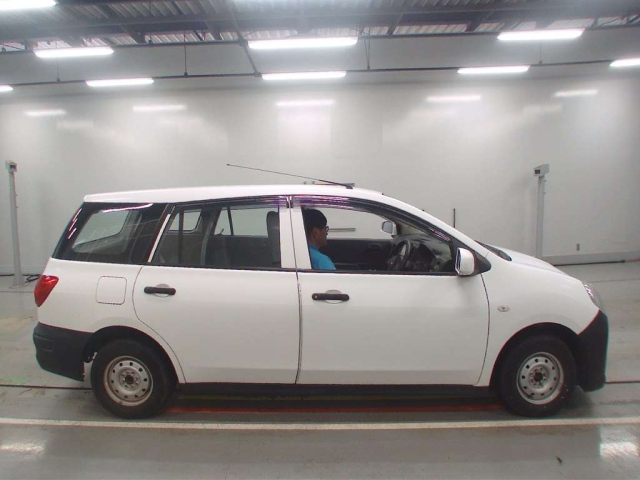 NISSAN AD 2019