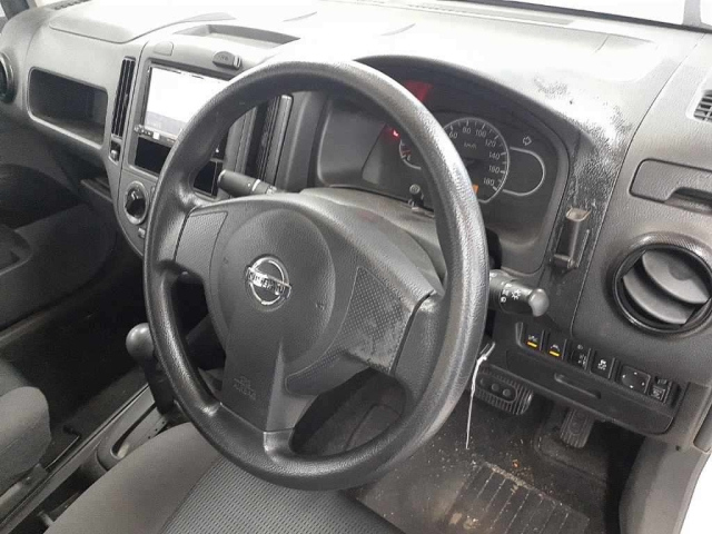 NISSAN AD 2019