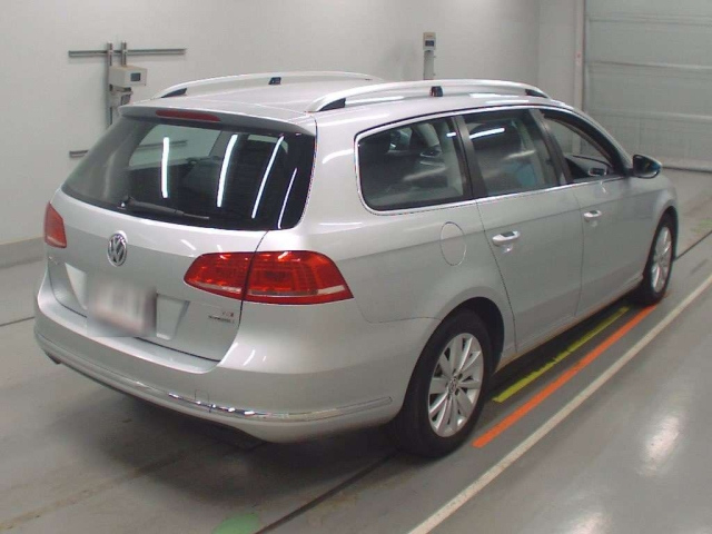 VOLKSWAGEN PASSAT VARIANT 2012