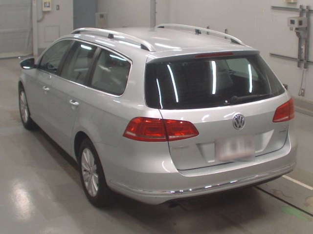 VOLKSWAGEN PASSAT VARIANT 2012