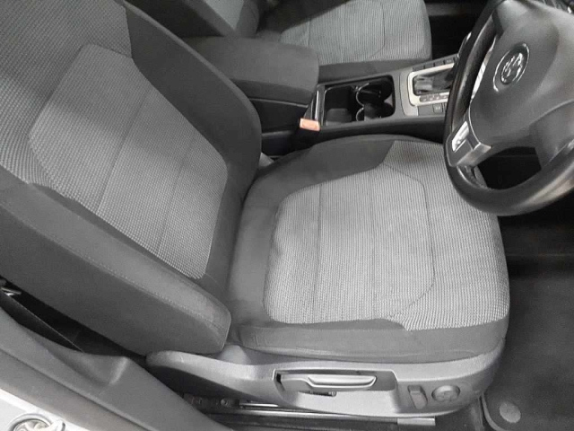 VOLKSWAGEN PASSAT VARIANT 2012