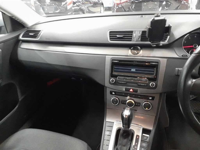 VOLKSWAGEN PASSAT VARIANT 2012